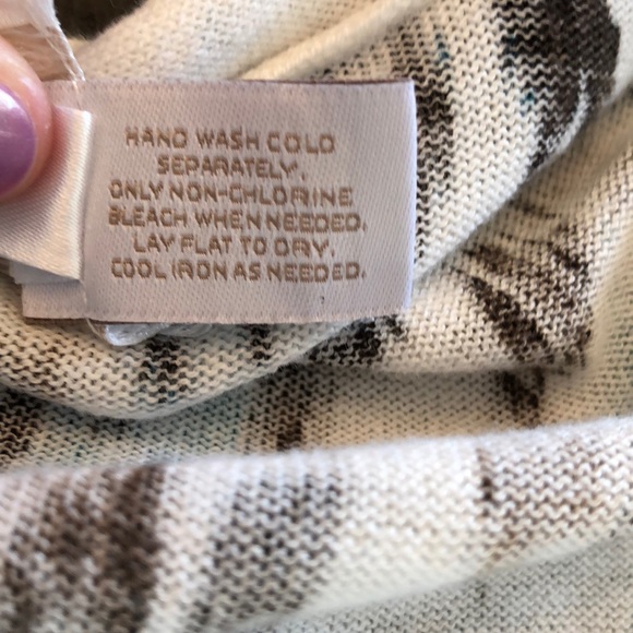 Chico’s 3 button cardigan lightweight sweater - Picture 4 of 5